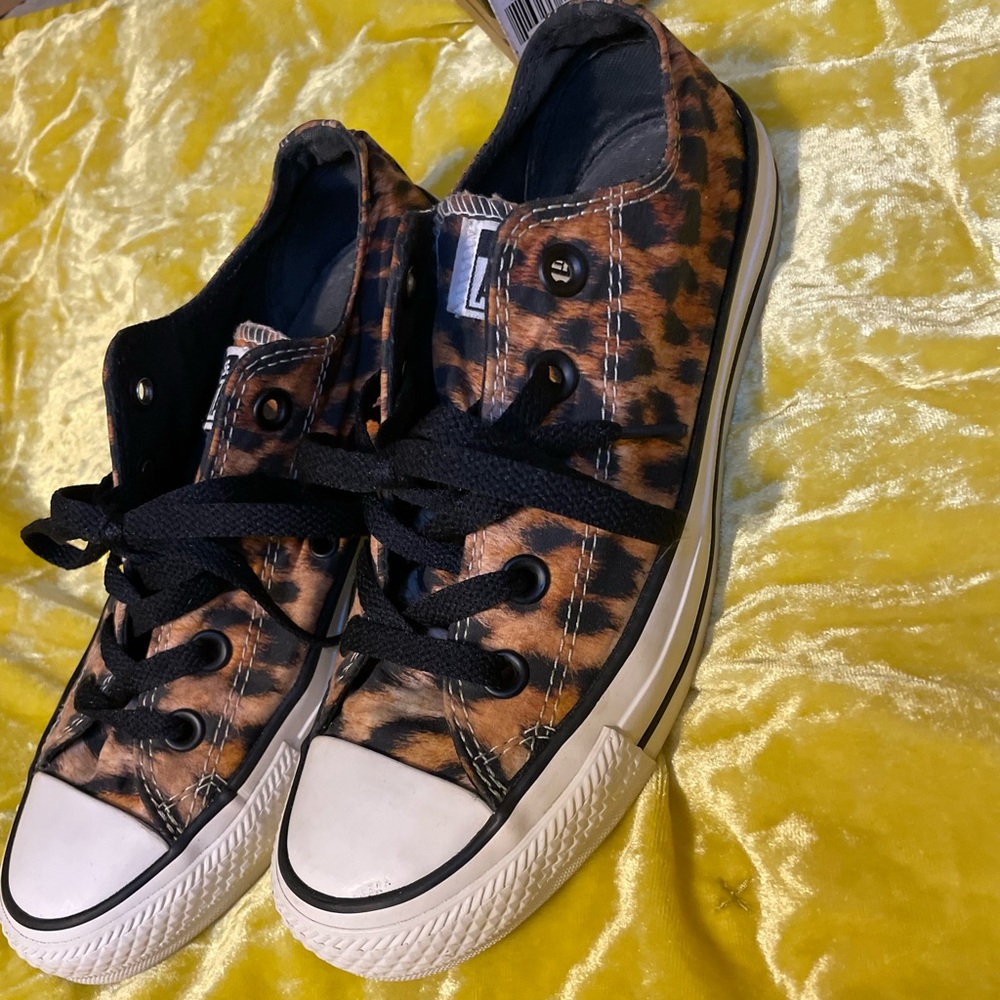 Leopard converse